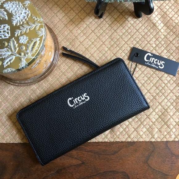 Circus by Sam Edelman Bifold Wallet - Picture 3 of 6